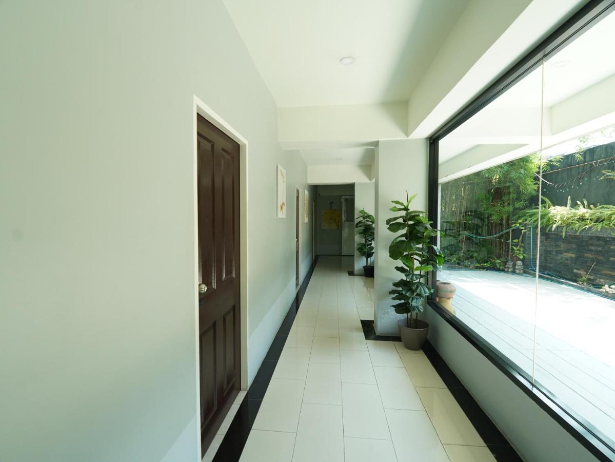 Roomquest Don Mueang Airport מלון